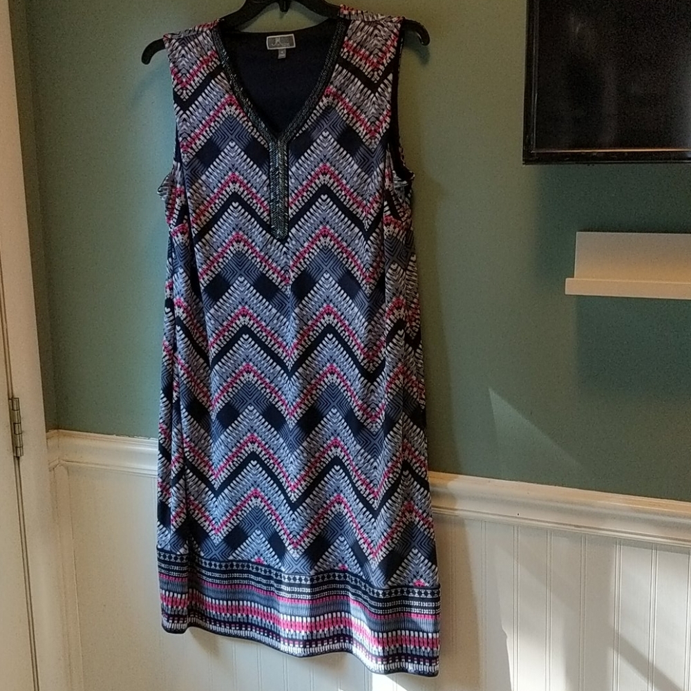 Sleeveless dress with glass bead details.